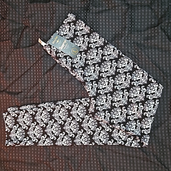 Mayfair Pants - Mayfield black and white leggings, size large, soft, comfy, stretch